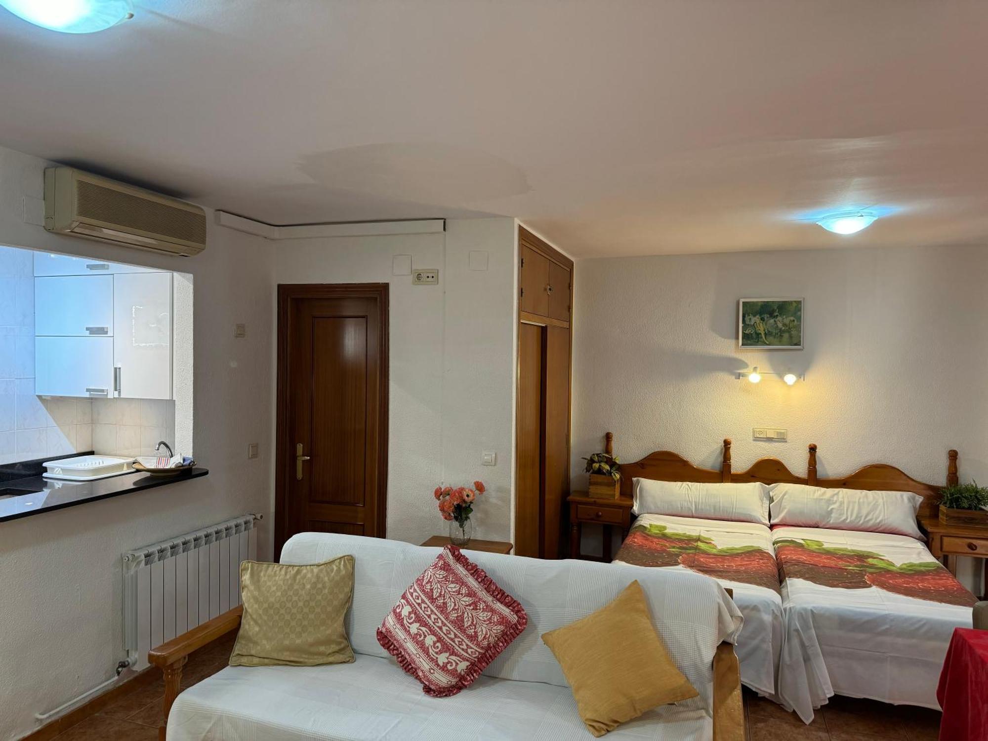 Apartamentos Turisticos Yamasol Фуeнхирола Екстериор снимка
