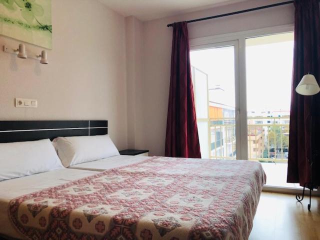 Apartamentos Turisticos Yamasol Фуeнхирола Екстериор снимка